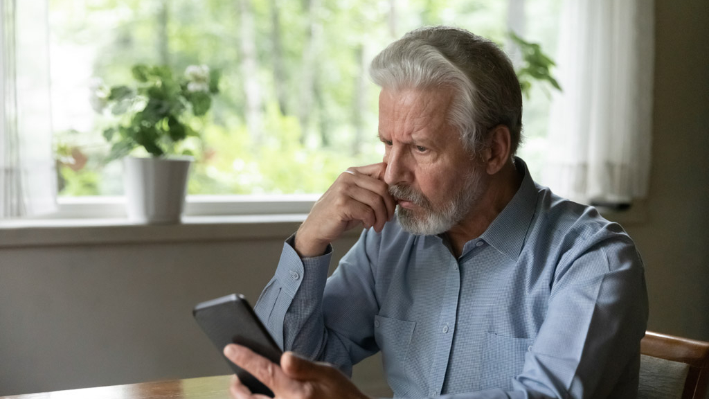 Why it is important to know how to handle text messages when divorcing someone